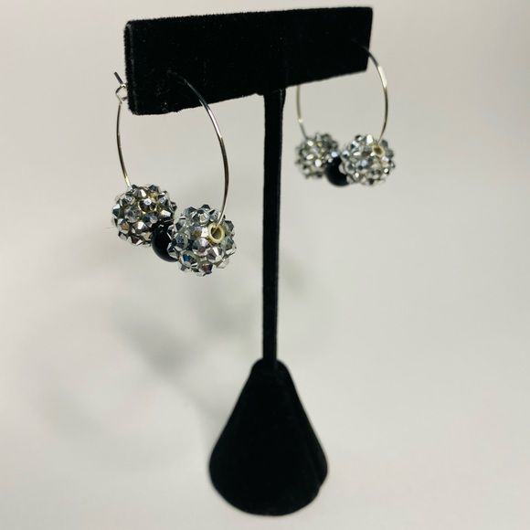Handmade Silver hoop earrings with silver faceted beads - Picture 1 of 5